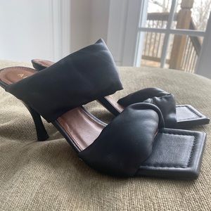 Aloha’s Twist Strap Women’s Sandal